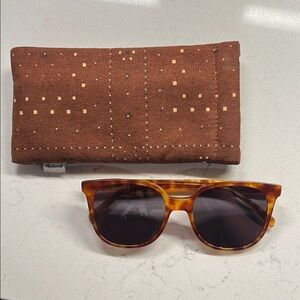 Madewell Tortoiseshell Sunglasses with Brown Case